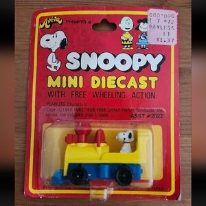 NIP Soopy Peanuts Mini Die Cast Snoopy in Locomotive Vtg 1965 Aviva